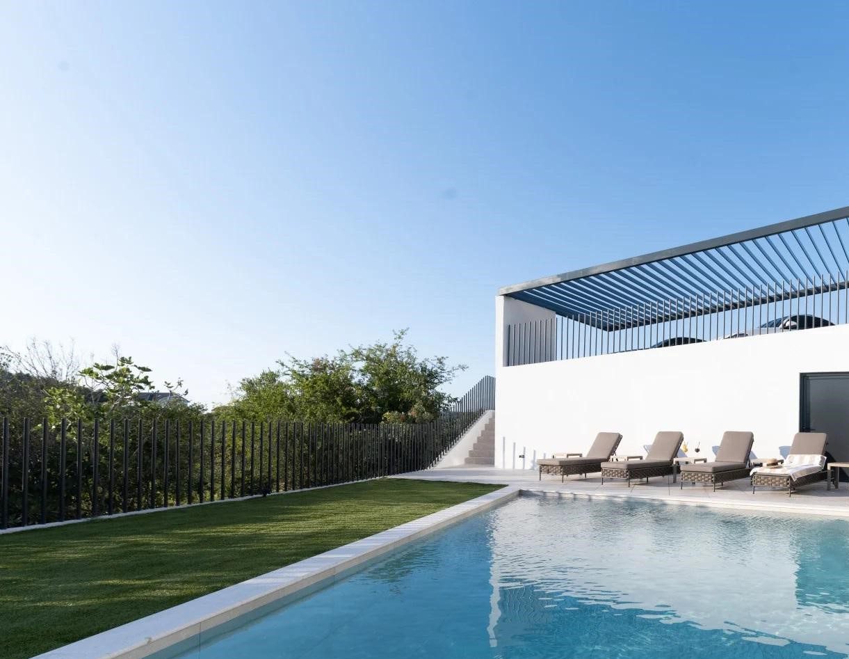 Umjetna trava Palma 47 mm – premium luksuz za vrt i prostore oko bazena - Slika 5