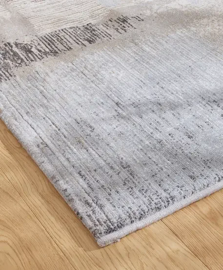 Tepih GENT VAPOR moderni apstraktni tepih u bež, krem, ivory, svijetlosivim i tamnosivim tonovima, izrađen od 100% PP Heatset materijala s teksturiranom površinom.