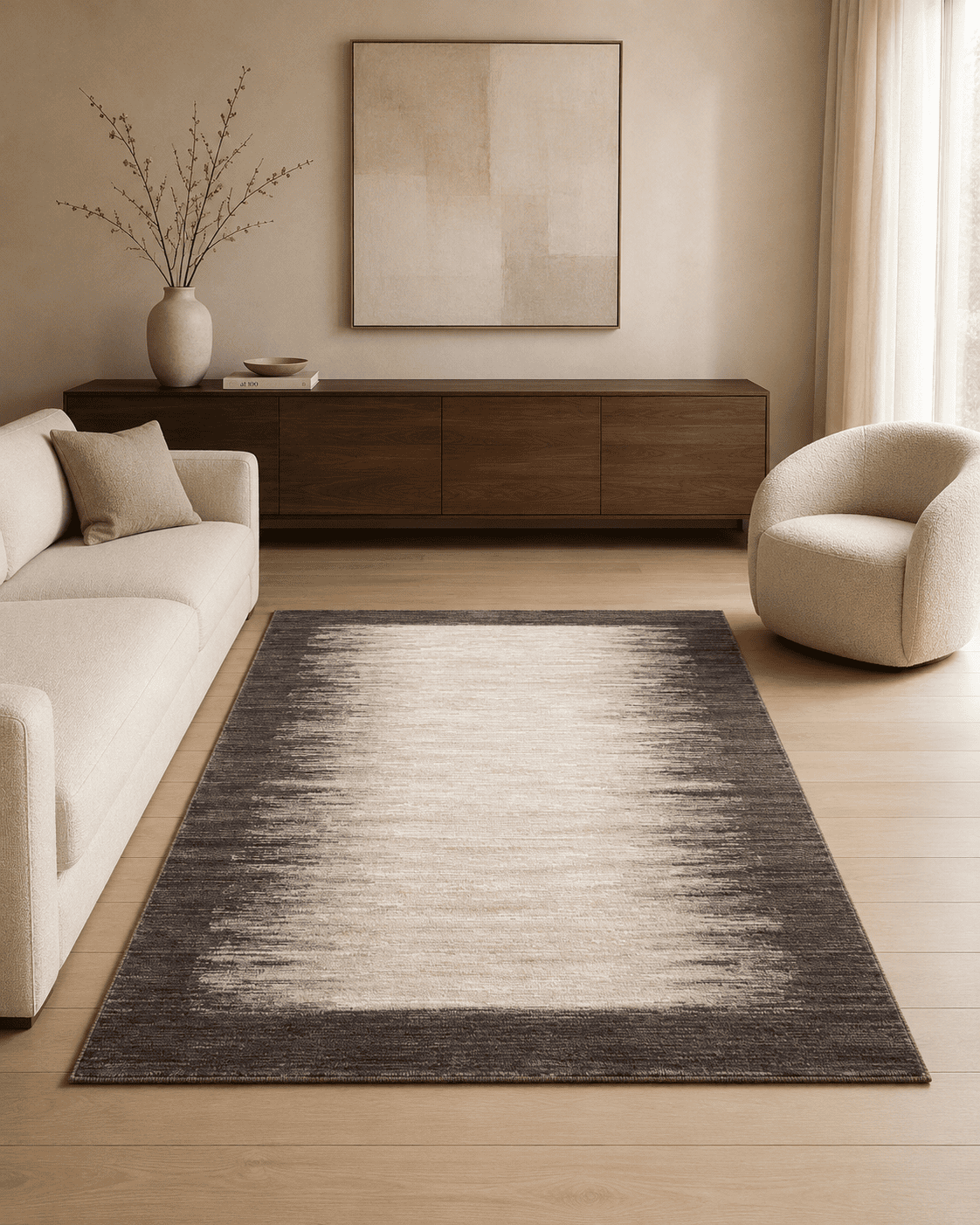 Tepih GENT PONISTRA moderni tepih s tamnijim okvirom i svijetlom sredinom, izrađen od 100% PP Heatset materijala.