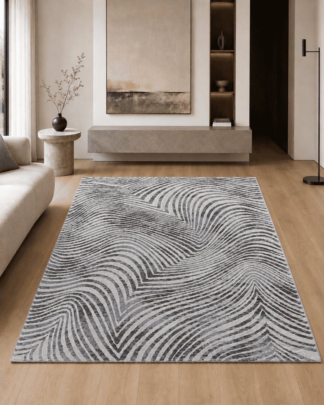 Tepih Gent ZEBRA moderni crno bijeli tepih s valovitim zebra prugama, sivim detaljima i teksturiranom površinom od 100% PP Heatset materijala.