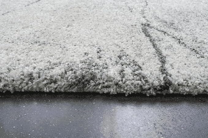 Tepih HARI 3123, moderan sivo zeleni polučupavi tepih od 100% PP Heatset materijala s apstraktnim uzorkom i višim florom od 25 mm