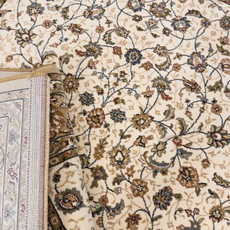 Tepih STON 6424 klasični krem-bež tepih s floralnim uzorkom i bordurom, izrađen od 100% polipropilena, s gustoćom 1.000.000 točaka/m² i belgijskom Wilton izradom.