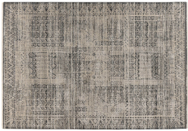 Tepih MIST moderni sivi vintage tepih od 100% poliestera, s Soft Touch površinom, patiniranim uzorkom, visinom 9 mm i prirodnim resama.