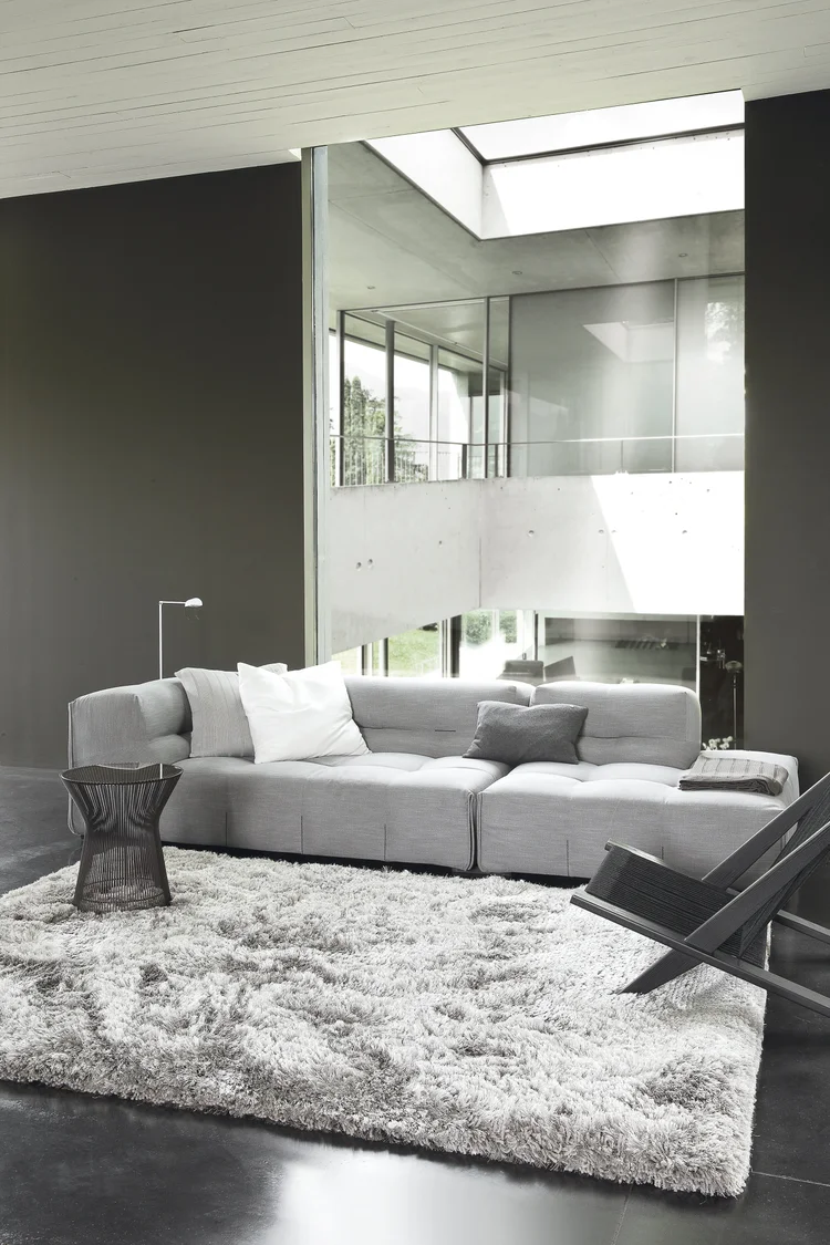 Čupavi Tepih Ligne Pure ADORE SILVER od 100% poliestera, ručno tkani srebrno-sivi tepih s visokim i izrazito mekanim florom