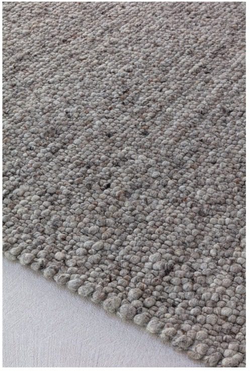Vuneni Tepih Ligne Pure TEDI GREY od 100% novozelandske vune, ručno tkani sivi tepih guste i raskošno teksturirane površine