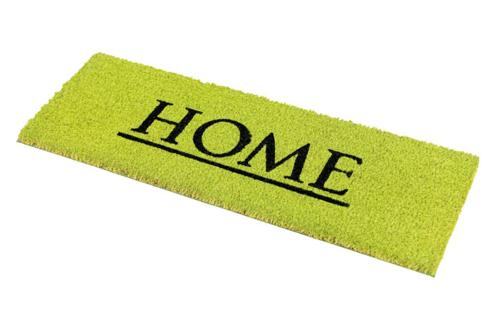 Kokosov Otirač HOME LIME 26x75 cm zelene boje s natpisom HOME, prirodnim kokosovim vlaknima i vinilnom podlogom