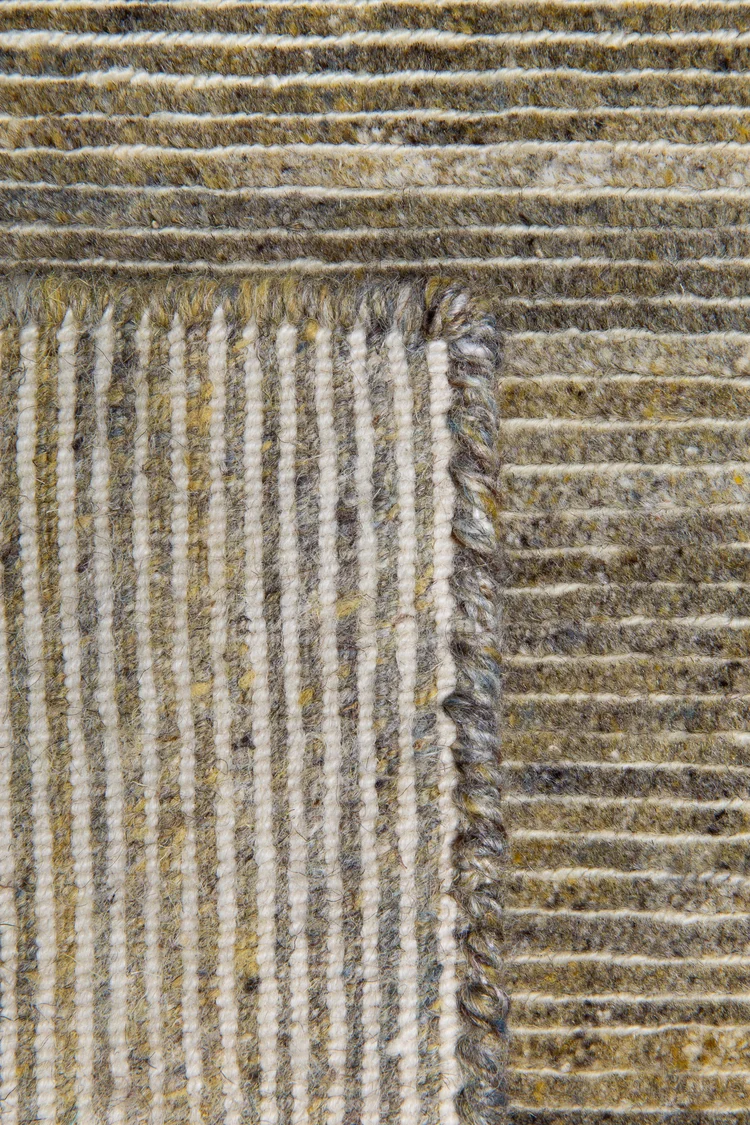 Vuneni Tepih Ligne Pure MEADOW od 100% vune, ručno čvorani sivo-zeleni tepih valovite teksturirane površine